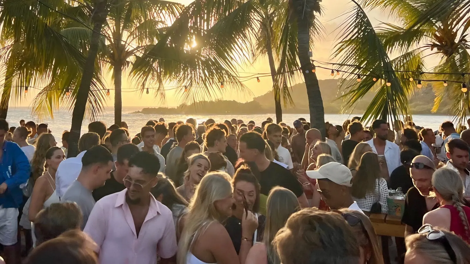Evening at a Curaçao beach club with students out for sunset drinks